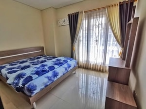 interior-ruang-tamu-mewah-full-furnish-cosmo-estate-cikarang
