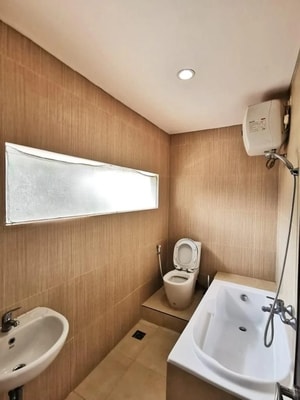 kamar-tidur-utama-luas-sewa-rumah-lippo-cikarang