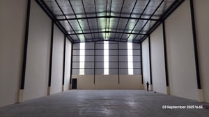 Gudang Disewakan di Cikarang Selatan dalam Kawasan Delta Silicon Lippo Cikarang Baru Murah Rapi Siap Pakai