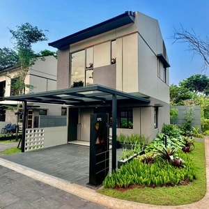 XQ Livin Tipe X5 Lippo Cikarang  2 Lantai 2 Kamar Tidur 2 Kamar Mandi