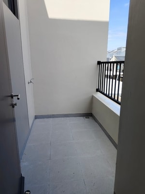 Rumah Disewakan atau Dikontrakkan Semi Furnish di Deltamas Cikarang Pusat Cluster de Silva Dekat Naraya dan Kawasan GIIC KITIC