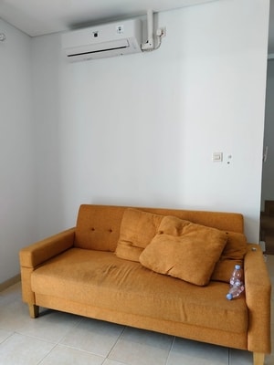 Rumah Disewakan atau Dikontrakkan Semi Furnish di Deltamas Cikarang Pusat Cluster de Silva Dekat Naraya dan Kawasan GIIC KITIC