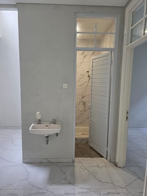 Dijual Rumah Cluster Beverly Lippo Cikarang 3+1 Kamar Tidur Rapi Siap Huni