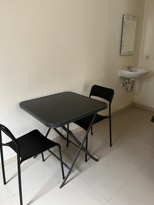 Jual Apartemen Meikarta Tipe 2BR 2 Kamar Tidur Full Furnish Bagus Siap Pakai atau Disewakan foto Meja Makan