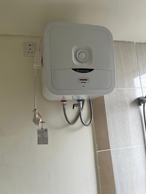 Jual Apartemen Meikarta Tipe 2BR 2 Kamar Tidur Full Furnish Bagus Siap Pakai atau Disewakan foto water heater