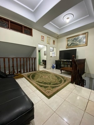Kamar-tidur-utama-lantai-2-dukuh-zamrud