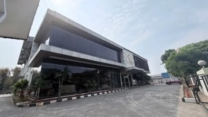 Pabrik skincare dijual di Lippo Cikarang tampak depan