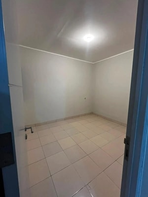 Rumah carport 2 mobil Lembah Hijau