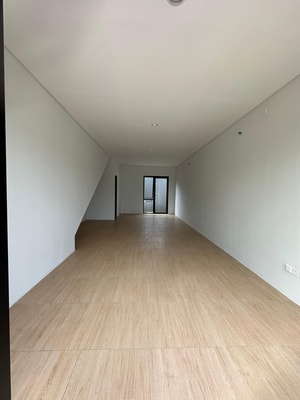 Foto Kondisi dalam ruko Sewa Ruko Gandeng Cikarang di Lippo Cikarang Hive Mataram Baru Murah Rapi Siap Pakai | Exera