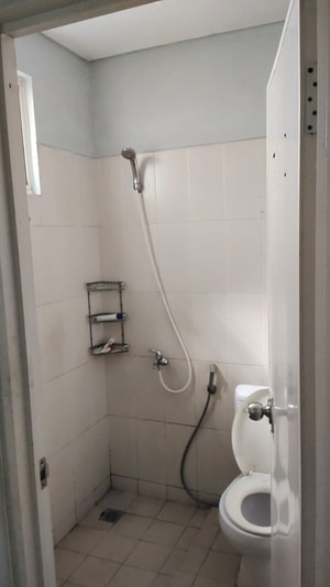 Sewa Ruko di Lippo Cikarang Cosmo 2 Lantai | Harga 85 Juta Nett area toilet