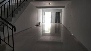 Sewa Ruko di Lippo Cikarang Cosmo 2 Lantai | Harga 85 Juta Nett arah tangga