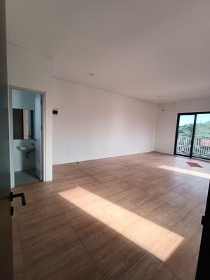 lantai 2 Sewa Ruko The Hive Uptown Lippo Cikarang  Konsep 3-Key & Tangga Terpisah