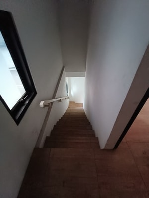 tangga Sewa Ruko The Hive Uptown Lippo Cikarang  Konsep 3-Key & Tangga Terpisah