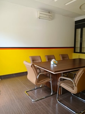 Meeting Room Disewakan Gudang Pamanahan Cikarang Luas 1.200 m² Akses Kontainer 20 Feet
