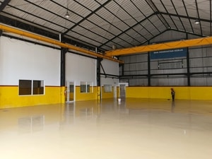 Foto Crane Disewakan Gudang Pamanahan Cikarang Luas 1.200 m² Akses Kontainer 20 Feet