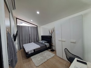 Take Over Rumah Waterfront Uptown Lippo Cikarang 2 Lantai 2 Kamar Tidur