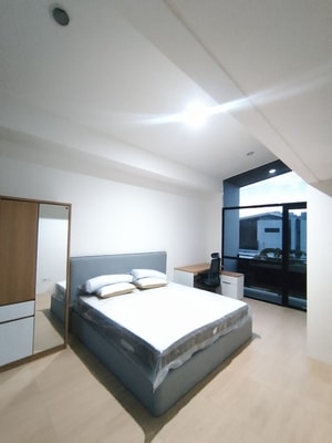 Sewa Rumah Kontrakan Murah Murah Di Lippo Cikarang Full Furnish - 3Kamar Tidur Cluster Cendana