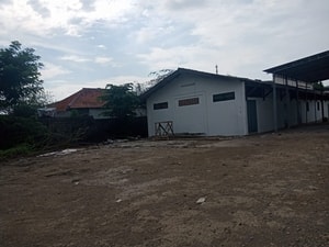 Foto Parkir Depan Sewa Gudang Cikarang Luas 1800 Meter Murah | Exera