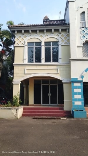 Interior lantai 1 ruko Deltamas siap pakai kondisi rapi