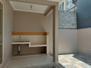Carport rumah sewa one gate system Lippo Cikarang
