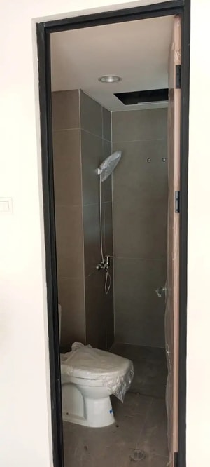 foto toilet Sewa Ruko The Hive Patio Lippo Cikarang  2 Lt 85 JtThn