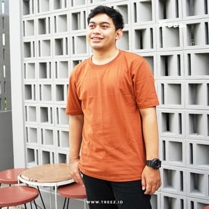 Kaos Emilia Couple Polos Premium By Treez - Cinnamon