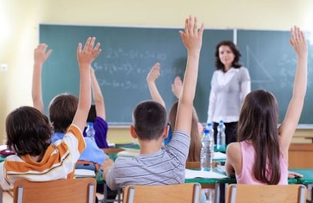 Menjaga Kesehatan Mental Guru Agar Tetap Aman dan Bahagia dalam Mengajar