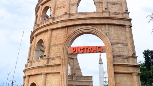 PICTNIQ LAND : KELILING DUNIA DALAM SEHARI