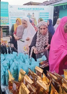 Jamaah KISAH mengambil satu persatu item Family Support