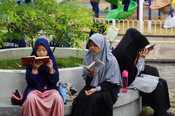 Santriwati RTQ Khairukum Ikuti “Depok Mengaji” Sambut Ramadhan