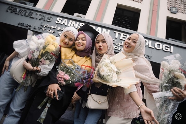 Julia Nurbaiti Graduation Session at UIN JAKARTA