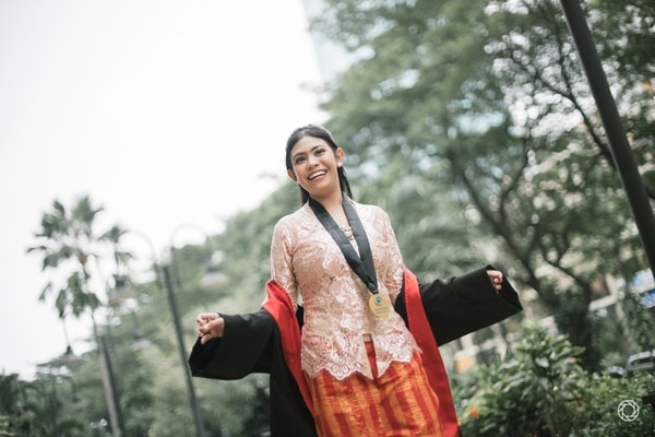 Yessy Christiani Victoria Ompusunggu Graduation Session at HOTEL PULLMAN CP