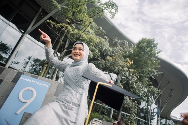 Alda Saharani Graduation Session at ICE BSD