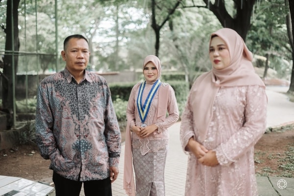 Tia Nurfalyya Graduation Session at NOVOTEL TANGERANG