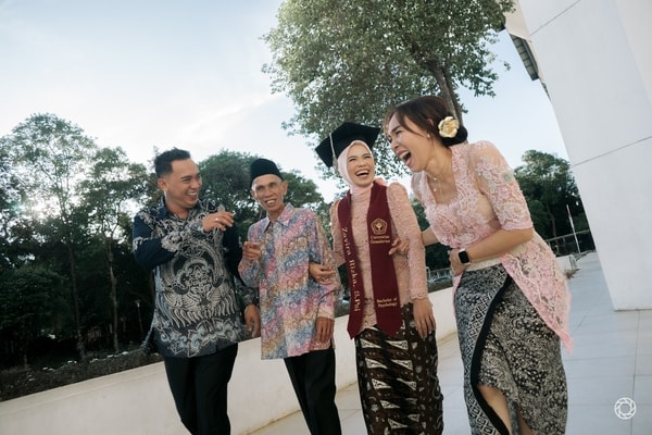 Zavira Rizka Graduation Session at JCC