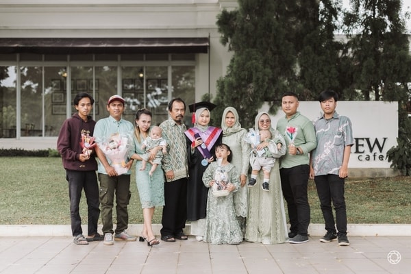 Firda Rahma Suci Graduation Session at THE SPRINGS CLUB