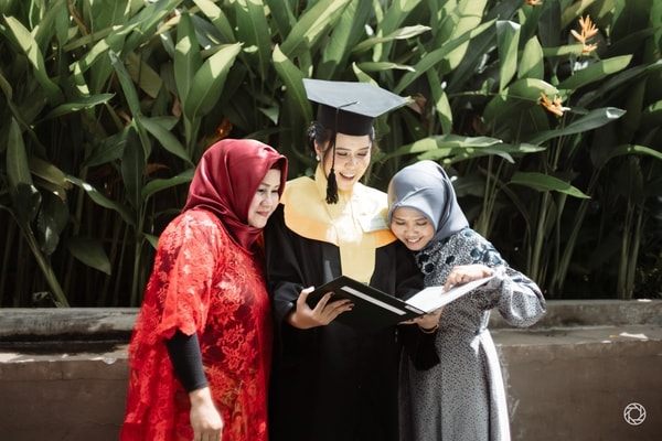 Dina Fitriani Utami Graduation Session at JCC