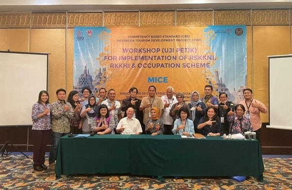 Mr. Christoper Charles Prior Perwakilan World Bank Hadir dalam Abdimas Internasional Workshop/Uji Petik Penyusunan SKKNI, KKNI, & Skema Okupasi Bidang MICE di Yogyakarta (Kolaborasi Prodi Magister Manajemen FE UST, Kemenparek