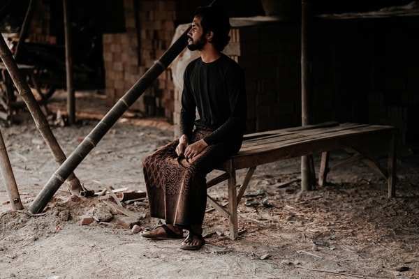 Memahami Kekayaan Budaya Sarung di Indonesia: Sejarah, Simbolisme, dan Evolusi Desain