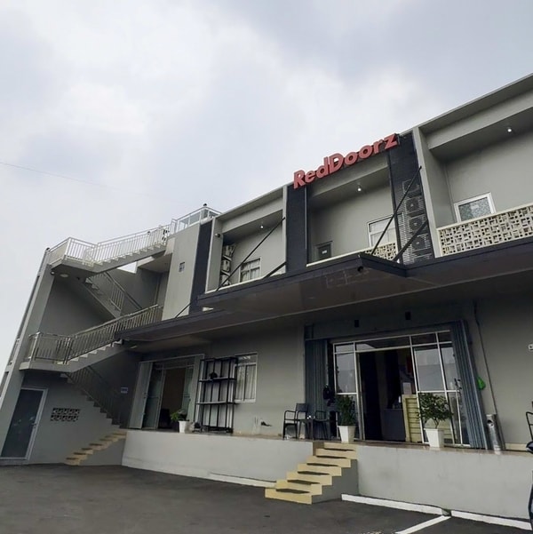 Solusi Pintu Aluminium yang Tahan Lama & Estetik untuk Penginapan