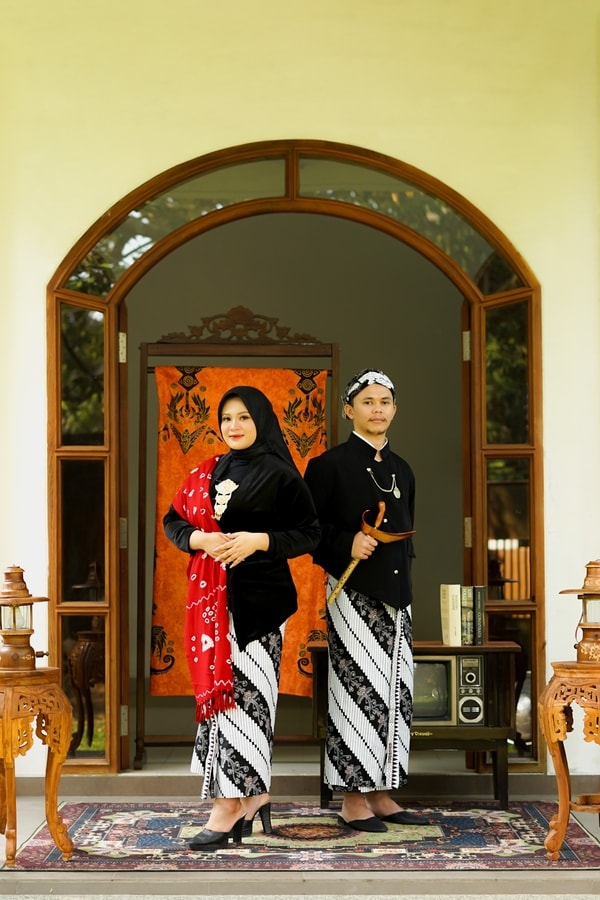 Studio Prewedding di Bogor: Indoor & Outdoor, Lengkap dengan Koleksi Baju Adat