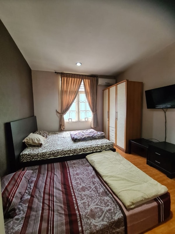 Sewa Rumah Meadow Green Lippo Cikarang 5 kamar Tidur Rapi Siap Huni Murah