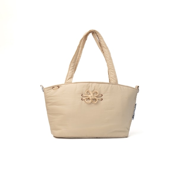 Blume Tote Bag beige dari Into The Lume dengan hiasan tali berbentuk bunga di bagian depan, totebag stylish dan ringan untuk aktivitas sehari-hari.