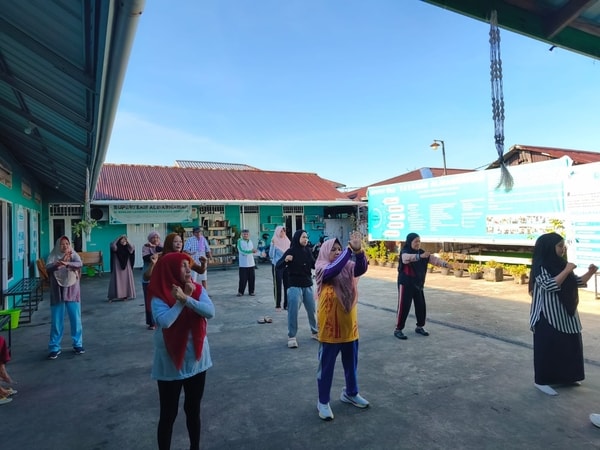 Tetap Bugar! Lansia Almarhamah Semangat Senam Sehat