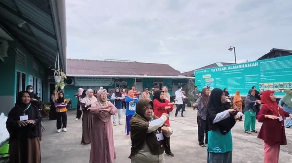 Kolaborasi Penuh Makna! INI dan Sekolah Lansia NURANI Senam Bersama