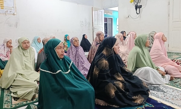 Penuh Makna! Kajian Subuh Bahagia Almarhamah Kupas Realita Sosial