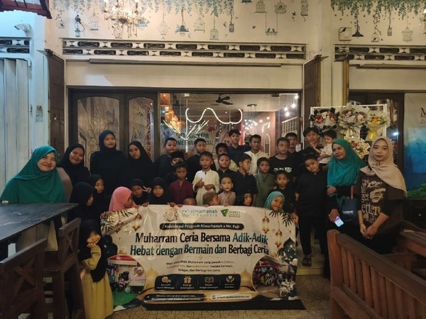 Muharram Penuh Bahagia! Mr. Fuji Ajak Santri Almarhamah Bermain Bersama