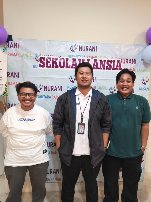 Pertama Kali Hadir! Stand Up Comedy Hibur Lansia di Launching NURANI