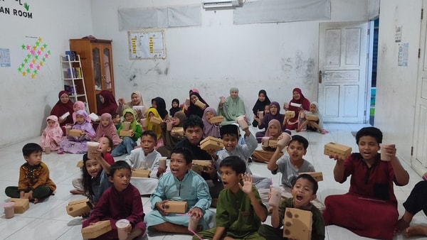 Muharram Penuh Berkah! Santri Almarhamah Buka Puasa Asyura Bersama