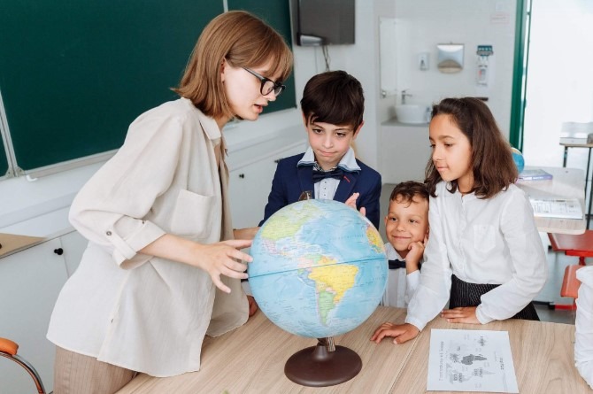 Standar Kompetensi Guru untuk Meningkatkan Kualitas Siswa